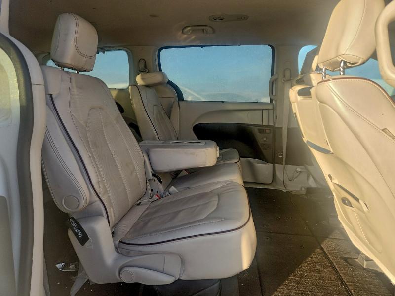 Photo 11 from auction – 2017 CHRYSLER PACIFICA L with VIN 2C4RC1GG8HR812235