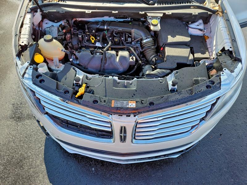 Photo 12 from auction – 2017 LINCOLN MKC RESERV with VIN 5LMCJ3C92HUL50992