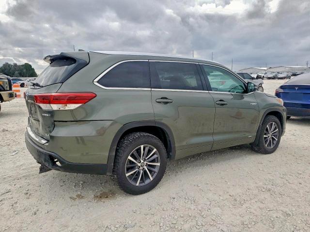 Photo 3 from auction – 2018 TOYOTA HIGHLANDER with VIN 5TDJGRFH5JS040588