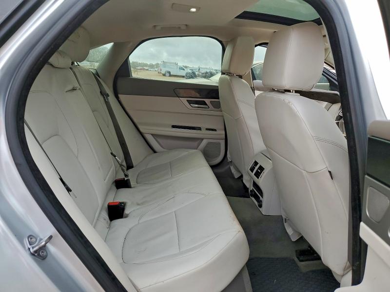 Zdjęcie 10 z aukcji – 2017 JAGUAR XF z VIN SAJBR4BV3HCY34287