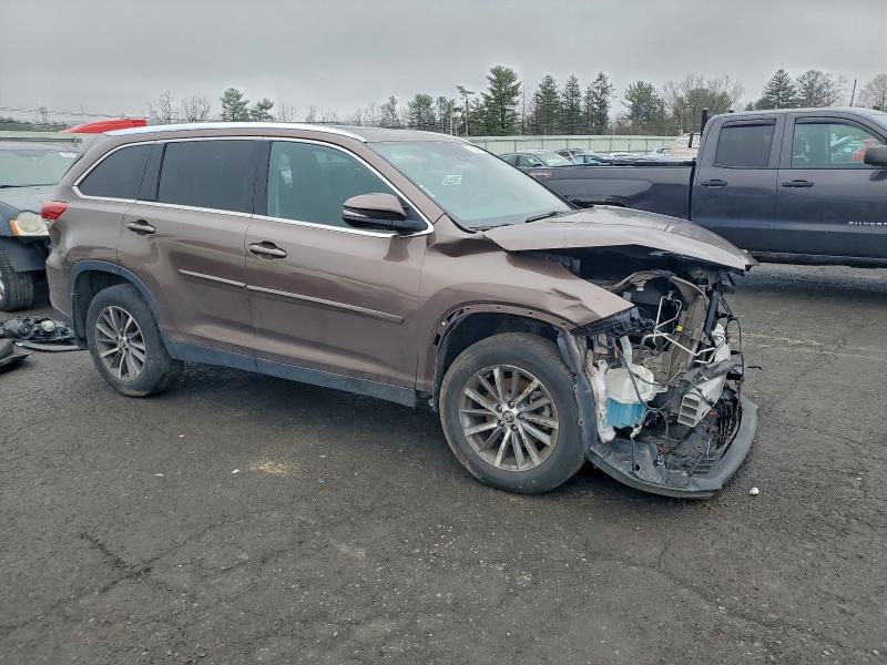 Photo 4 from auction – 2019 TOYOTA HIGHLANDER with VIN 5TDJZRFH4KS918684