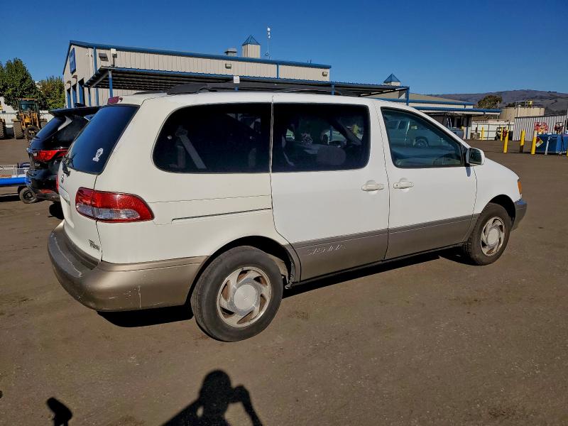 Photo 3 from auction – 2002 TOYOTA SIENNA LE with VIN 4T3ZF13C62U453958