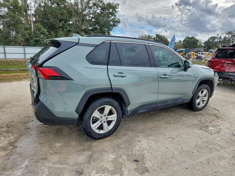 Photo 3 from auction – 2021 TOYOTA RAV4 with VIN 2T3C1RFV3MW137887