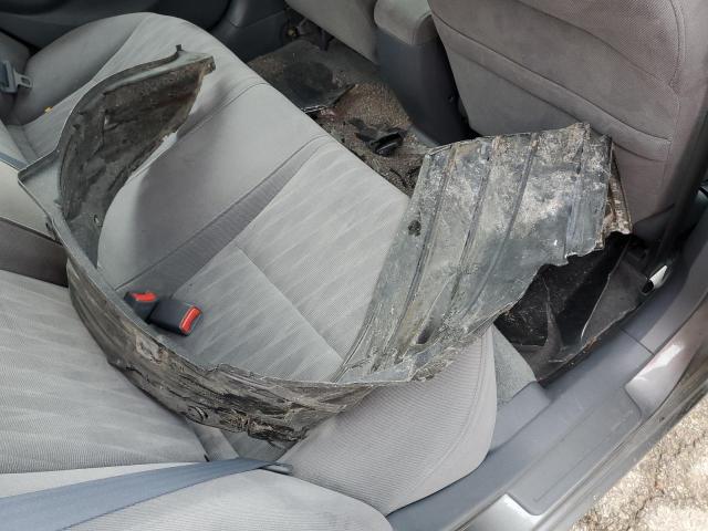Photo 12 from auction – 2004 HONDA CIVIC LX with VIN 2HGES16664H939738