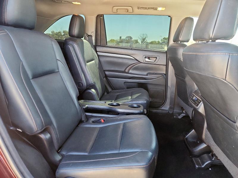 Photo 11 from auction – 2017 TOYOTA HIGHLANDER with VIN 5TDYZRFH3HS218050