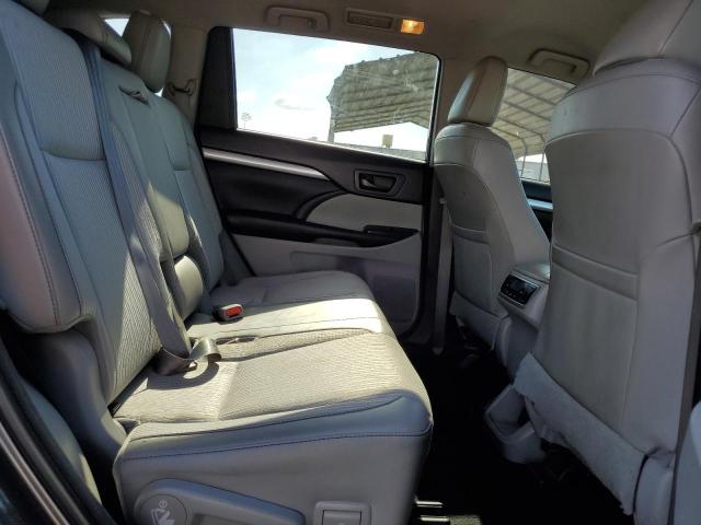 Photo 11 from auction – 2018 TOYOTA HIGHLANDER with VIN 5TDBZRFH0JS824014