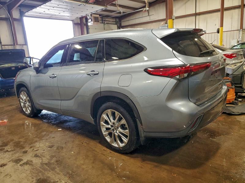 Photo 2 from auction – 2021 TOYOTA HIGHLANDER with VIN 5TDDZRBH7MS069978