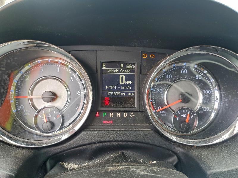 Photo 9 from auction – 2015 CHRYSLER TOWN & COU with VIN 2C4RC1BG1FR696221
