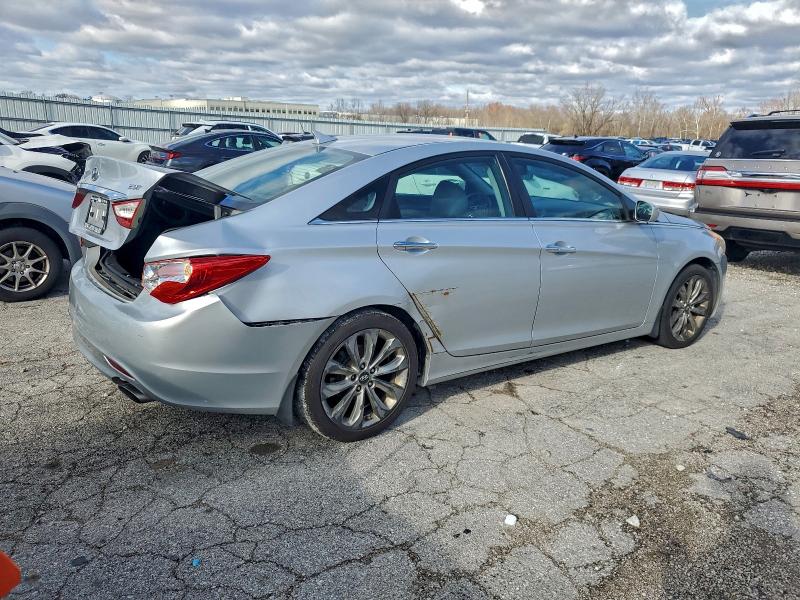 Photo 3 from auction – 2011 HYUNDAI SONATA with VIN 5NPEC4AB9BH316569