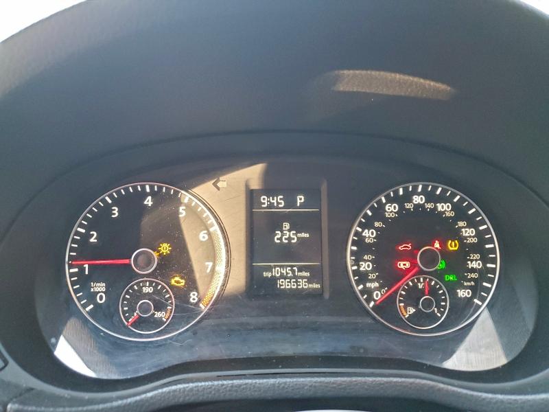 Photo 9 from auction – 2014 VOLKSWAGEN PASSAT S with VIN 1VWAT7A32EC077971