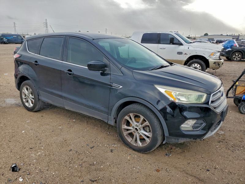 Photo 4 from auction – 2017 FORD ESCAPE SE with VIN 1FMCU0GD5HUE07290