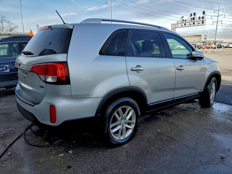 Photo 3 from auction – 2015 KIA SORENTO LX with VIN 5XYKTCA69FG630199