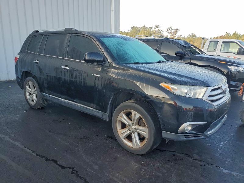Photo 4 from auction – 2013 TOYOTA HIGHLANDER with VIN 5TDDK3EH8DS269622