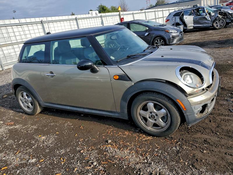 Photo 4 from auction – 2010 MINI COOPER with VIN WMWMF3C57ATZ65167
