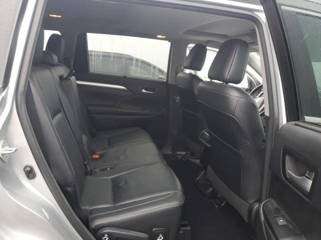 Photo 11 from auction – 2017 TOYOTA HIGHLANDER with VIN 5TDJGRFH2HS033317