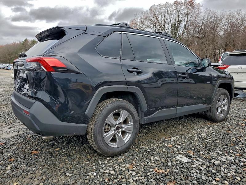 Photo 3 from auction – 2023 TOYOTA RAV4 LE with VIN 4T3LWRFV6PU085161