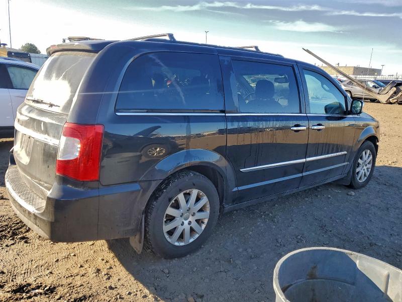 Photo 3 from auction – 2012 CHRYSLER TOWN & COU with VIN 2C4RC1CG4CR392911