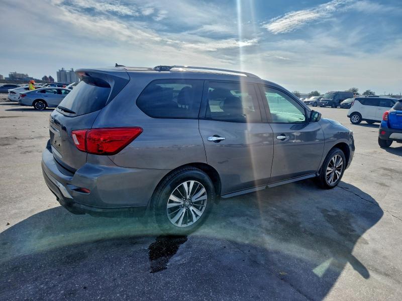 Photo 3 from auction – 2017 NISSAN PATHFINDER with VIN 5N1DR2MN4HC690530