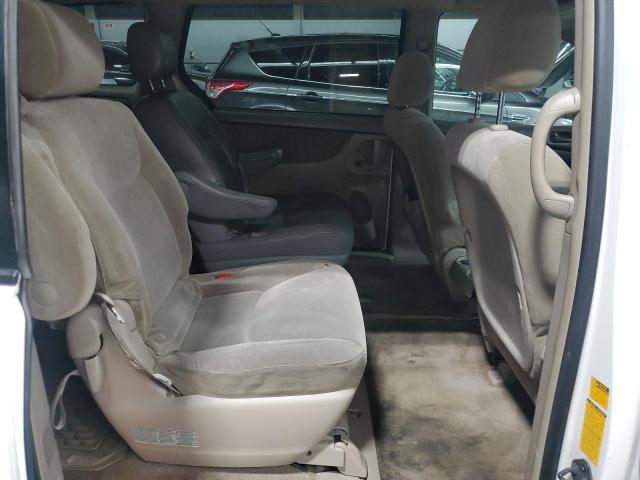 Photo 11 from auction – 2005 TOYOTA SIENNA LE with VIN 5TDBA23C75S047313