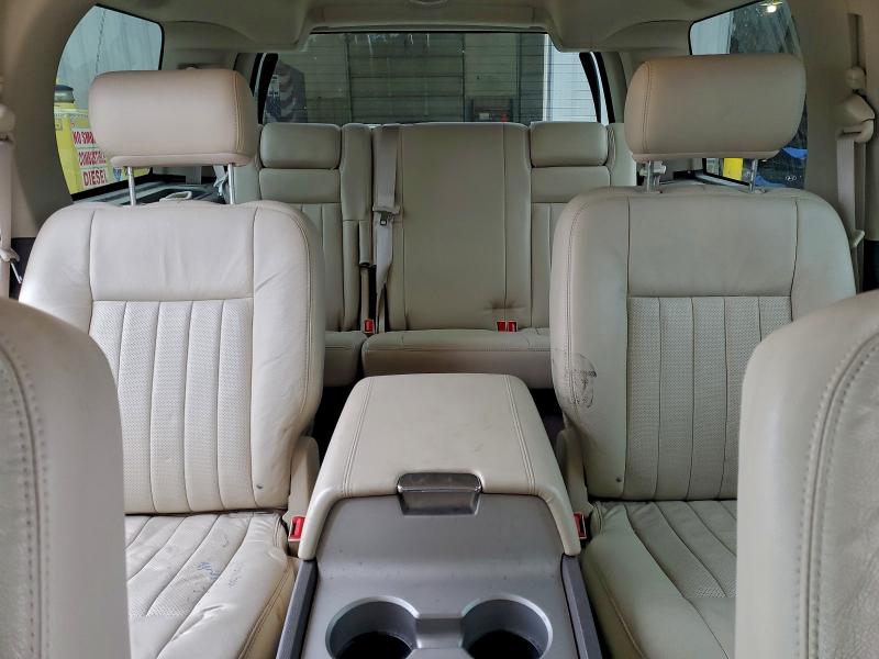 Photo 10 from auction – 2004 LINCOLN NAVIGATOR with VIN 5LMFU28RX4LJ09074