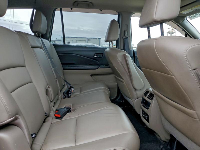 Photo 11 from auction – 2017 HONDA PILOT TOUR with VIN 5FNYF6H93HB017279