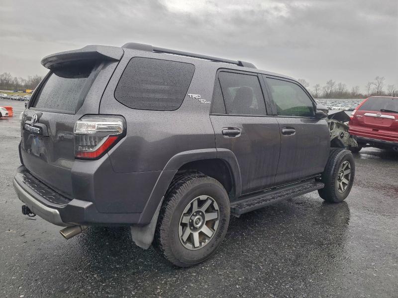 Photo 3 from auction – 2020 TOYOTA 4RUNNER SR with VIN JTEBU5JR1L5740182