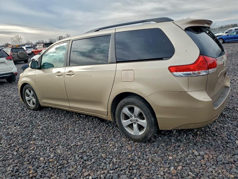 Photo 2 from auction – 2011 TOYOTA SIENNA LE with VIN 5TDKK3DC3BS158177