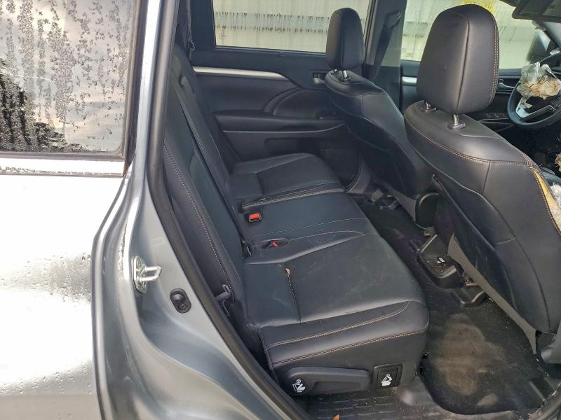 Photo 11 from auction – 2019 TOYOTA HIGHLANDER with VIN 5TDKZRFH6KS331486