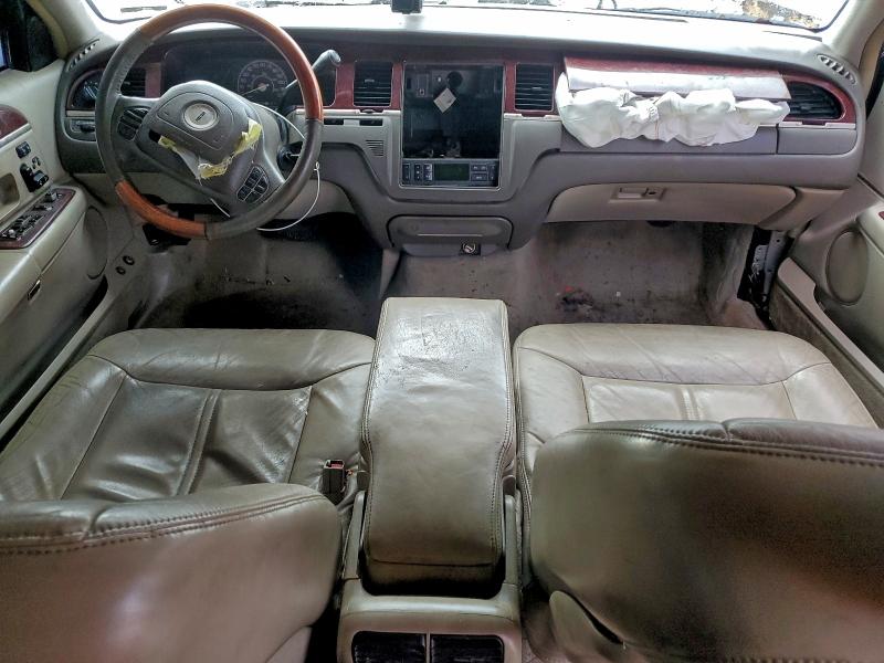 Photo 8 from auction – 2004 LINCOLN TOWN CAR with VIN 1LNHM83W34Y609768