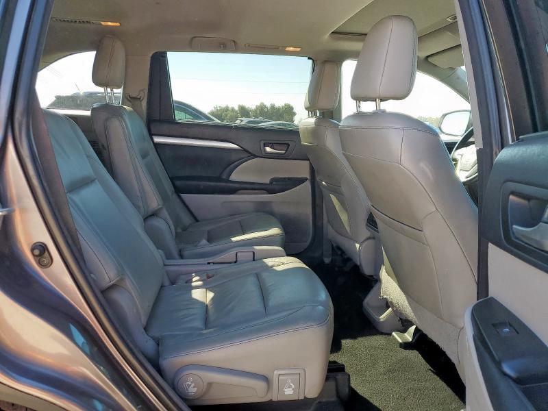 Foto 11 de la subasta – 2015 TOYOTA HIGHLANDER con VIN 5TDKKRFH8FS118971