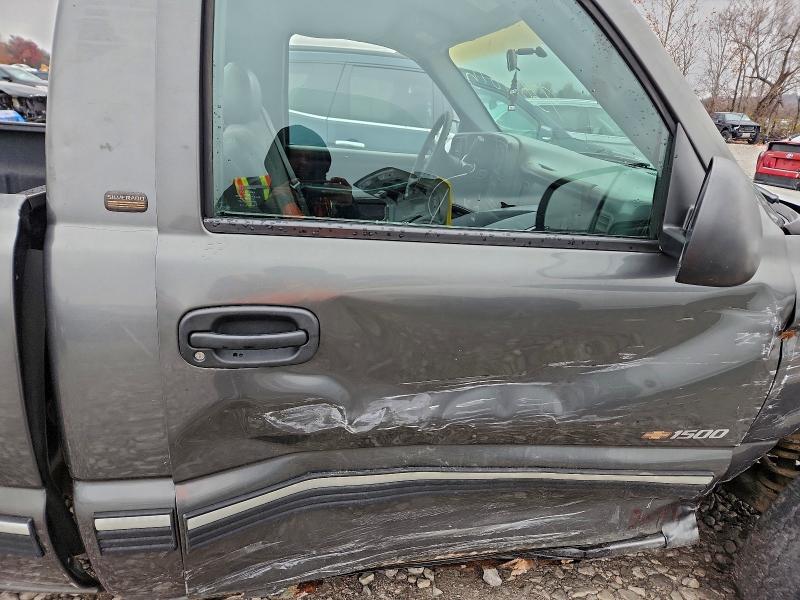 Photo 10 from auction – 2001 CHEVROLET SILVERADO with VIN 1GCEC14W61Z205482