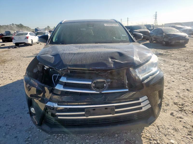 Photo 5 from auction – 2018 TOYOTA HIGHLANDER with VIN 5TDJZRFH0JS882572