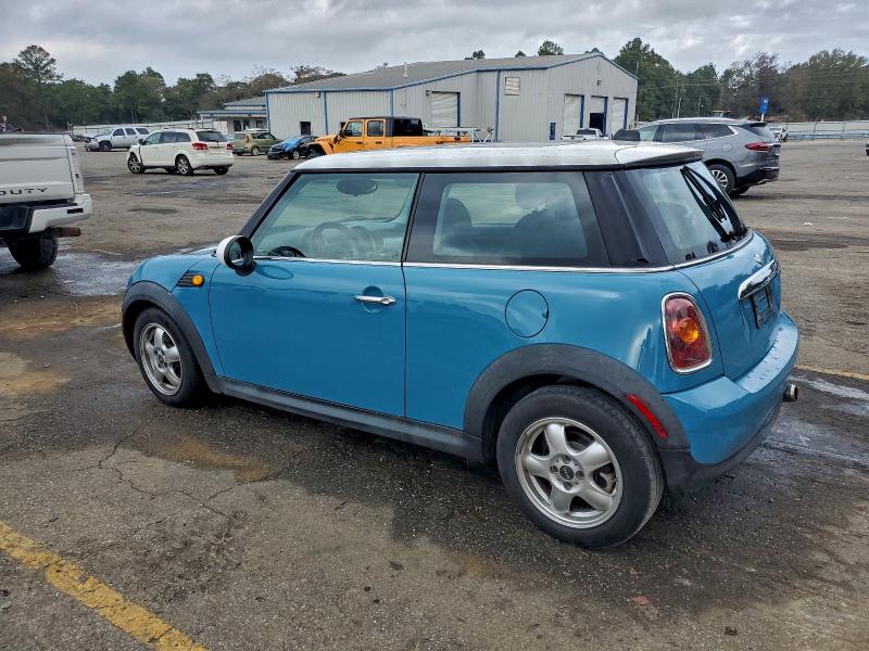 Photo 2 from auction – 2009 MINI COOPER with VIN WMWMF33599TW73306