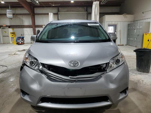 Photo 5 from auction – 2017 TOYOTA SIENNA LE with VIN 5TDKZ3DC5HS899970