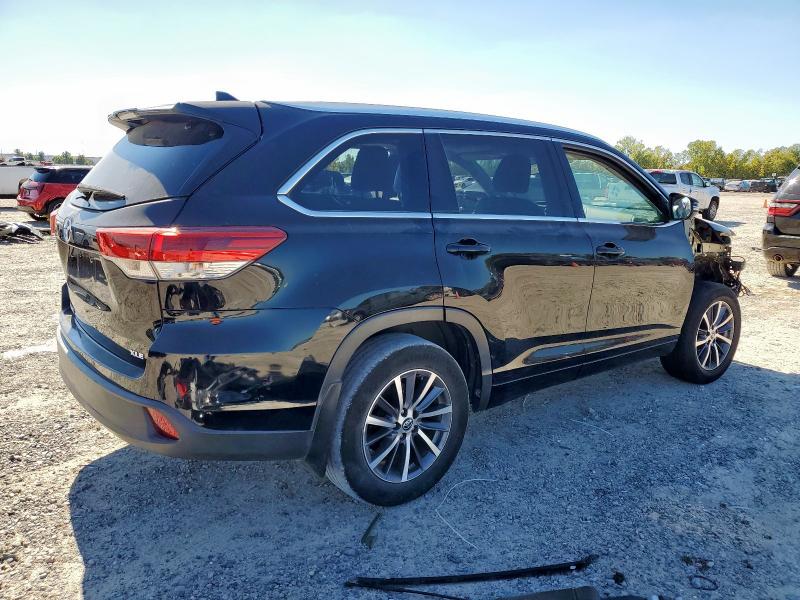 Photo 3 from auction – 2017 TOYOTA HIGHLANDER with VIN 5TDJZRFH1HS453080