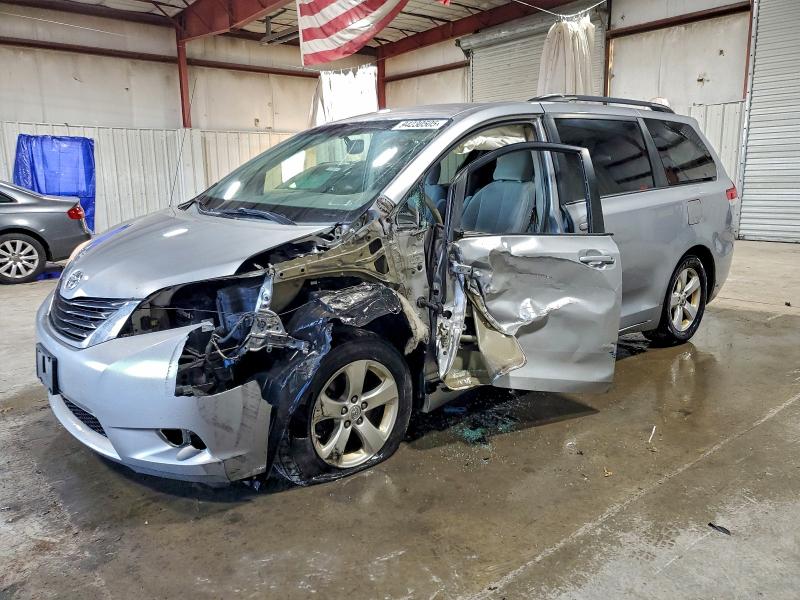 Photo 1 from auction – 2014 TOYOTA SIENNA LE with VIN 5TDKK3DC5ES476371