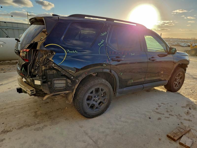 Photo 3 from auction – 2025 HONDA PILOT TRAI with VIN 5FNYG1H62SB068043