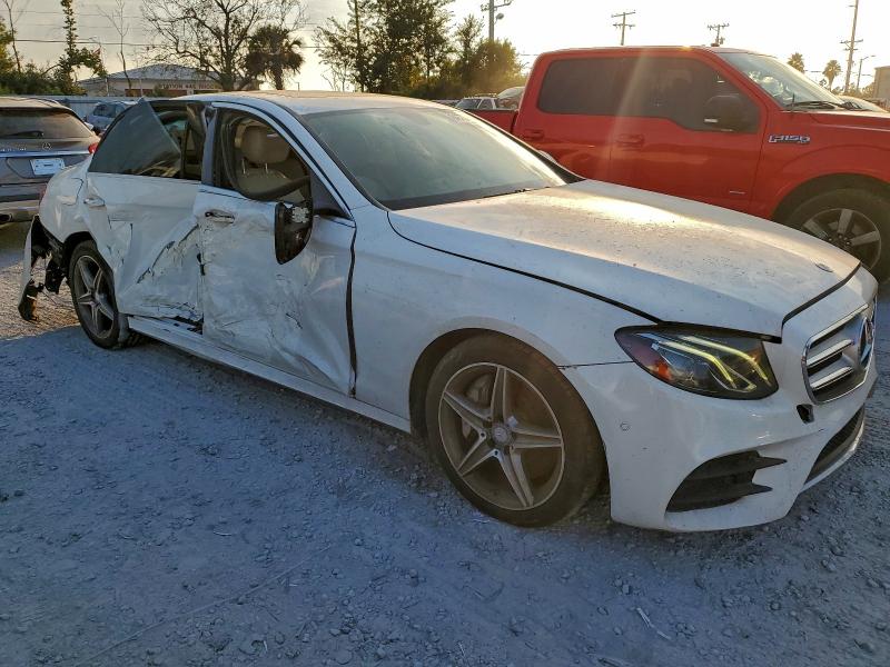Photo 4 from auction – 2017 MERCEDES-BENZ E 300 with VIN WDDZF4JB7HA026734