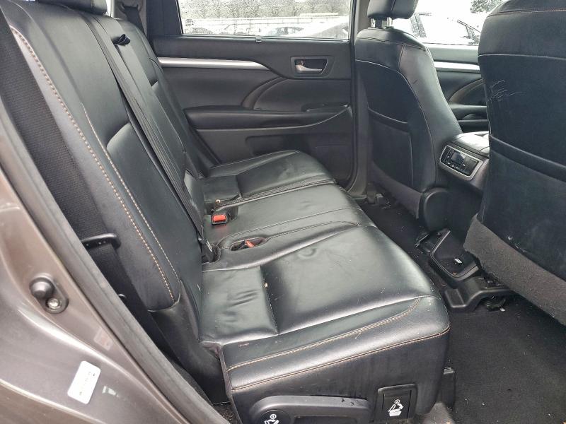 Photo 10 from auction – 2018 TOYOTA HIGHLANDER with VIN 5TDJZRFH2JS818601