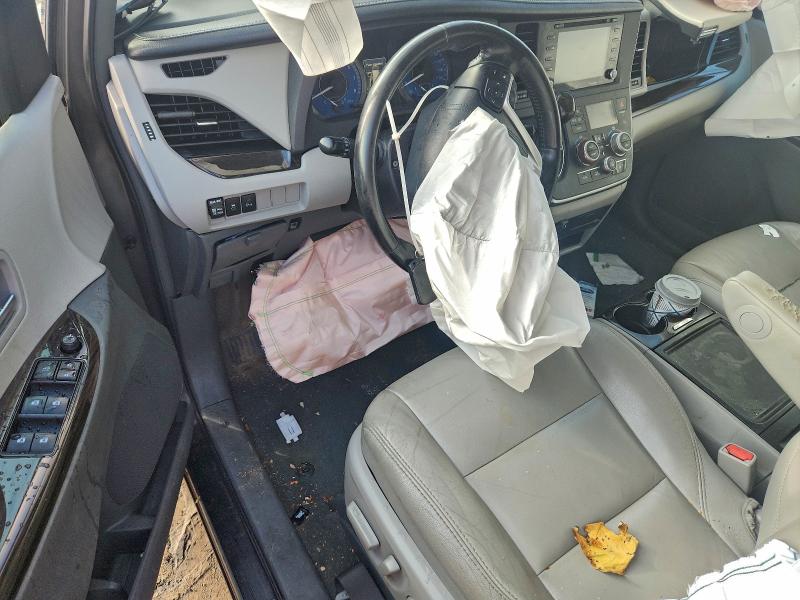Photo 8 from auction – 2018 TOYOTA SIENNA XLE with VIN 5TDDZ3DC1JS200929