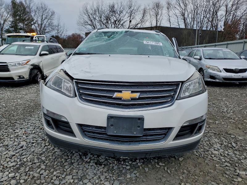 Photo 5 from auction – 2017 CHEVROLET TRAVERSE L with VIN 1GNKVGKD1HJ122737