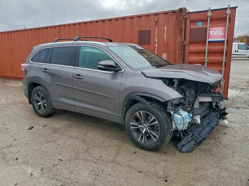 Photo 4 from auction – 2016 TOYOTA HIGHLANDER with VIN 5TDJKRFH4GS263647