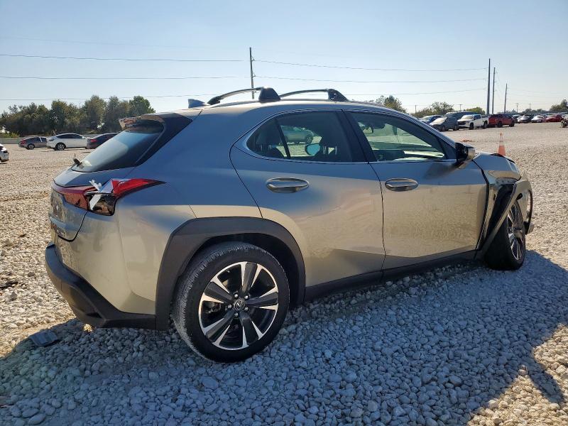 Photo 3 from auction – 2019 LEXUS UX 200 with VIN JTHY3JBH5K2005543