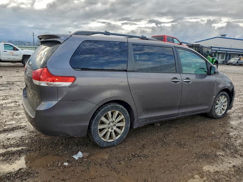 Photo 3 from auction – 2013 TOYOTA SIENNA XLE with VIN 5TDDK3DC7DS055579