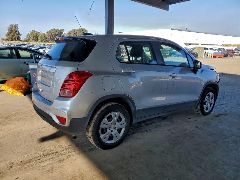 Photo 3 from auction – 2018 CHEVROLET TRAX LS with VIN 3GNCJKSB3JL226372
