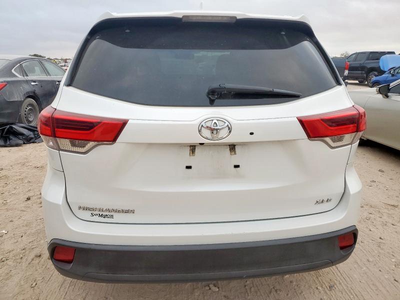 Photo 6 from auction – 2019 TOYOTA HIGHLANDER with VIN 5TDKZRFH6KS552229