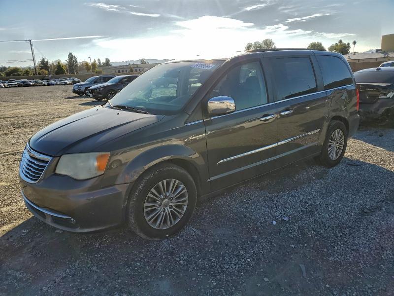 CHRYSLER TOWN & COU 2015 with VIN 2C4RC1CG2FR582923 - Photo from auction