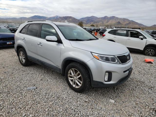 Photo 4 from auction – 2015 KIA SORENTO LX with VIN 5XYKTDA72FG585654