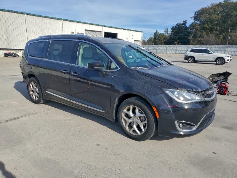 Photo 4 from auction – 2019 CHRYSLER PACIFICA T with VIN 2C4RC1EG7KR604860