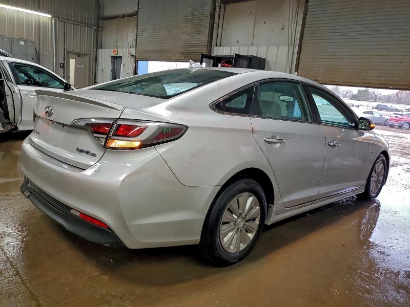 Photo 3 from auction – 2016 HYUNDAI SONATA HYB with VIN KMHE24L17GA016496